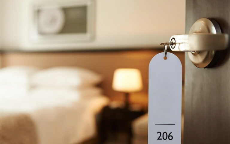 Koronawirus – seryjny zabójca hoteli